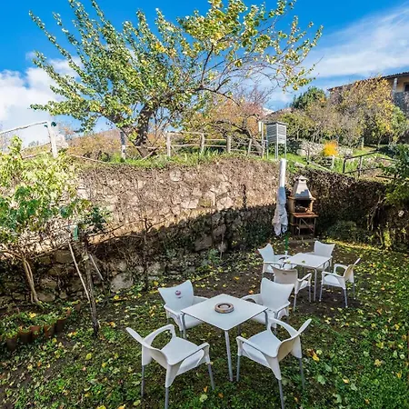 Guest house Apartamentos & Casa Rural Boada Con Jardin Interior Y Barbacoa