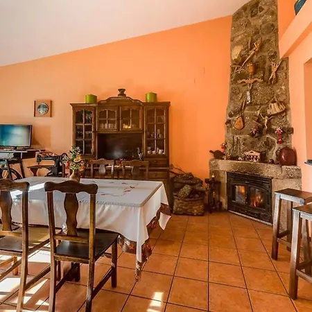 & Boada Con Jardin Interior Y Barbacoa Konukevi Villamiel