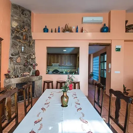 Apartamentos & Casa Rural Boada Con Jardin Interior Y Barbacoa 4*